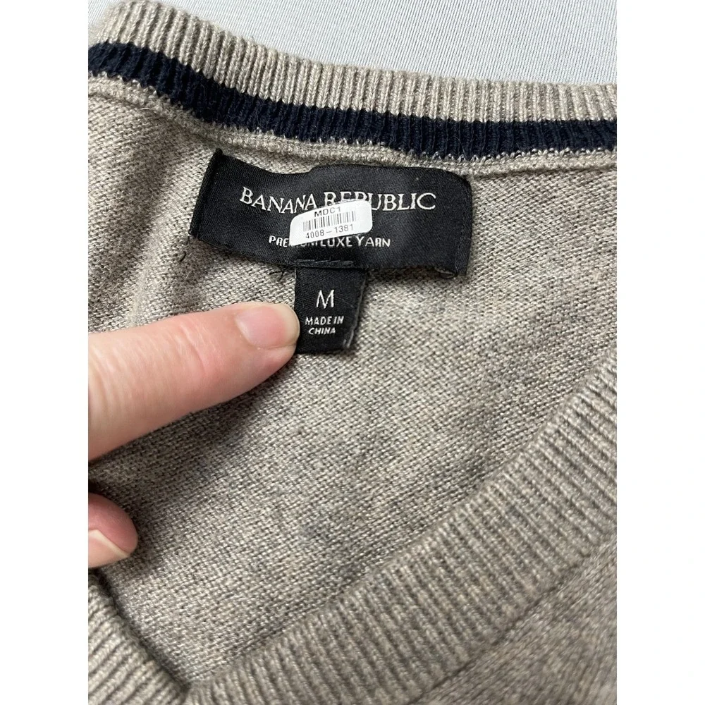 Banana Republic Men's M V-Neck Sweater Premium Luxe‎ Yarn Cotton Silk Blend Tan